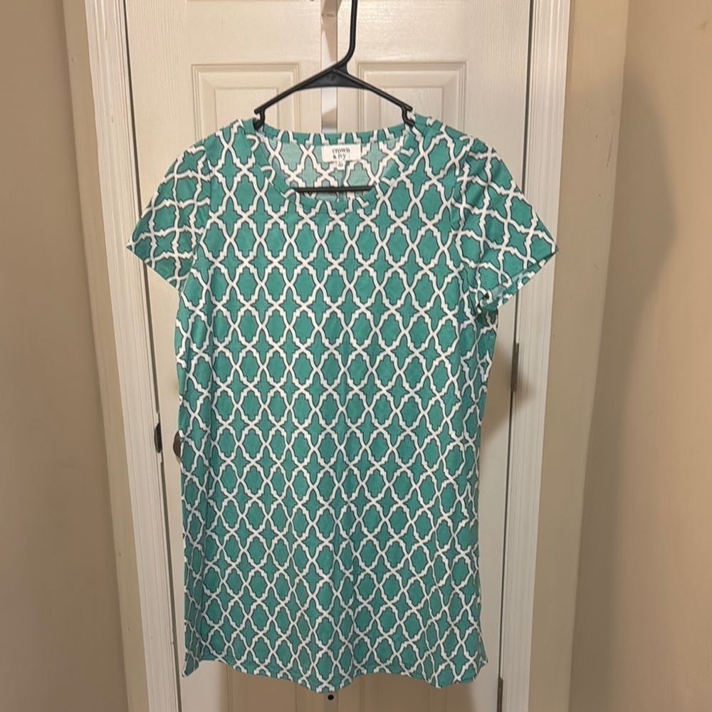 Crown & Ivy Teal and white shift dress